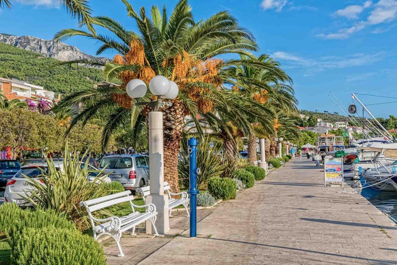 Apartments Promenada - Beachfront Tucepi Exterior photo